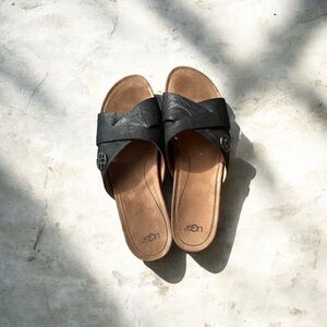 UGG Lyra Sandals Black Leather Cross Straps Wedge Open Round Toe Size 10 NEW